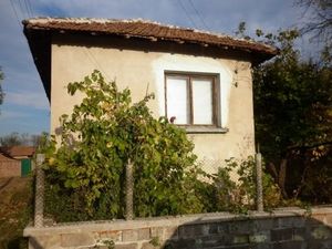 Old rural house with a plot of land situated in a village about 25 km away from the town of Vratsa