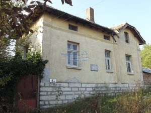 Cheap Bulgarian property with big garden just 15 km Vratsa