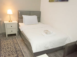 furnished apartment in Hamad Mubarak St., Salmiya KWD 240