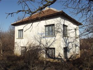 House in good condition 40 km from Vratsa with spacious yard