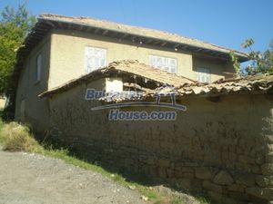 A solid Bulgarian house 70km from Veliko Tarnovo,5km from La