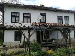 Traditional Bulgarian house 9km away from Yastrebino lake 