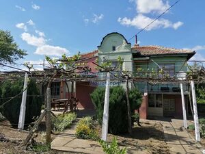 Cozy House in good condition for sale in Dobrich region 