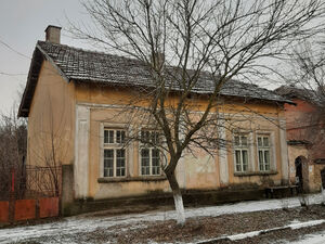 Country house located in proximity to park and fishing spots