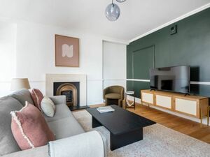 A modern one bedroom flat in Baker Street, Regents Park