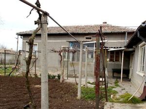 A spacious bungalow with 2600 sq.m. plot of land, 20 km from
