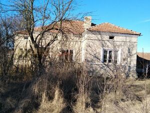 Solid House near Town General Toshevo with 2250m² land