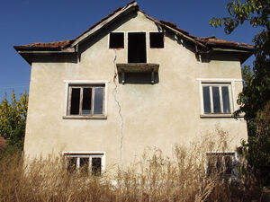 Old rural property with two plots of land Near Vrasta