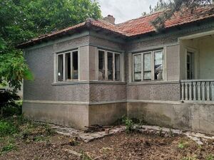House near Shabla and 6 Km from the sea with 1800m² Land 