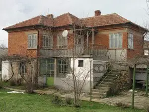 Massive two-storey house with 6 rooms near Elhovo for only €