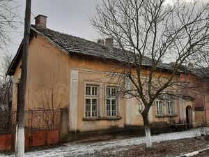 Country house with plot of land located in proximity to park