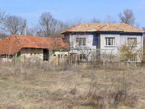 House between Plovdiv and Stara Zagora with 4950 sq.m garden