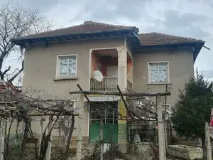 Two-Storey House, 140m2, 7 rooms, garage, well, 2500m2 yard,