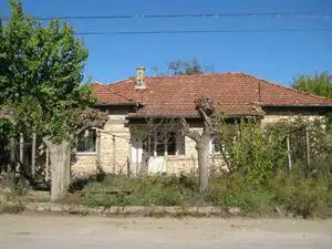 For sale 1100 sqm plot+Old house. Pay monthly available