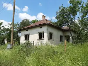 Old country house with two big plots of land and nice views 