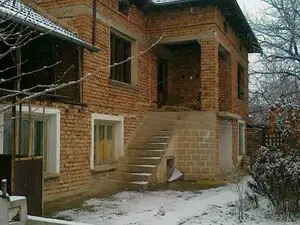 Unfinished spacious house with a big garden near Svishtov Pa