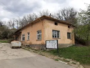  Old rural property located in a quiet village in the mounta