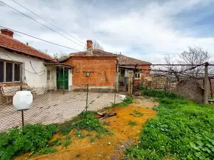  One-story house with a large yard in the village of Lesovo