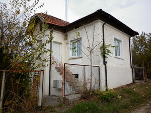  Country house with plot of land situated in a village near 