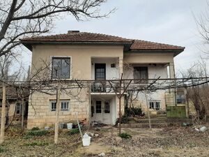 Old house with plot of land and great views in quiet village