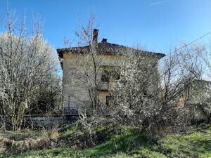 Old rural house with land and nice views 15 km from big city