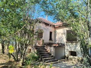 Old rural house with big plot of land close to forest & lake