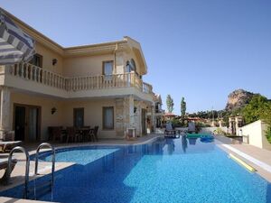  İZMİR ÇEŞME’DE ÖZEL HAVUZLU HAFTALIK KİRALIK LÜKS TATİL