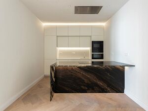 Spacious 3-Bedroom Apartment with Balconies in Sarrià