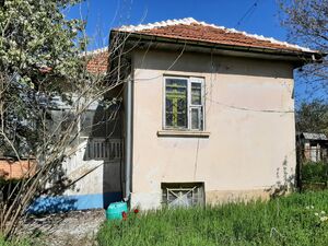 Rural house with land and quiet location in the countryside