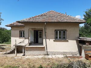 Rural property with big plot of land, spacious garage 