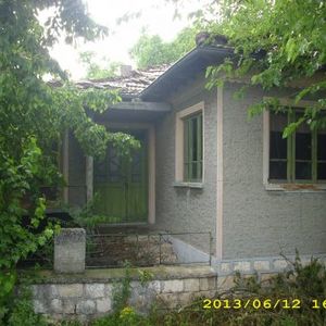 AN old rural house located in a quiet village 60 km away from Varna
