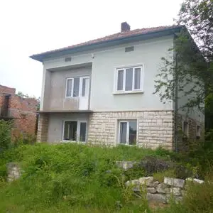 Big rural property with two houses & plot of land in village