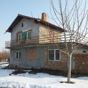 Country house with plot of land 25 km from the Danube river