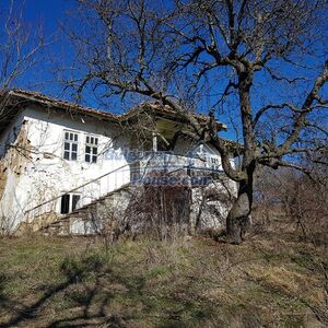 Cheap Bulgarian property with big garden and lovely views