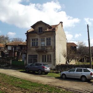 Solid house with big barn & plot of land 100 km from Sofia