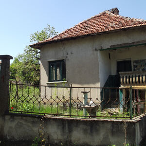 Cheap rural house with plot of land in a quiet village