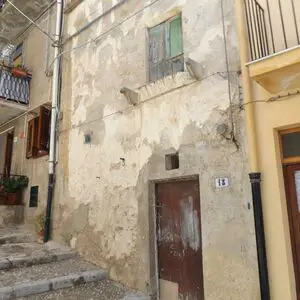 sh 711 town house, Caccamo, Sicily