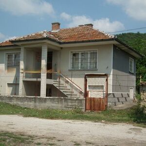 House for sale in Strazhitza - Bryagovitza 700m²