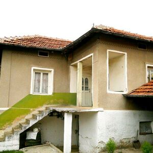 2-storey house with a well maintained garden near Vratsa