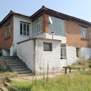 Massive two-storey house with 5 rooms for sale near Elhovo f
