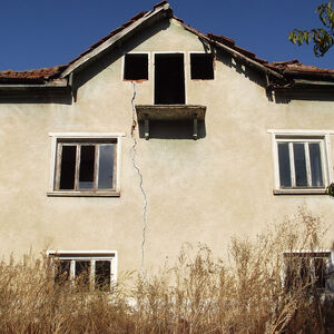 Old rural property with two plots of land Near Vrasta