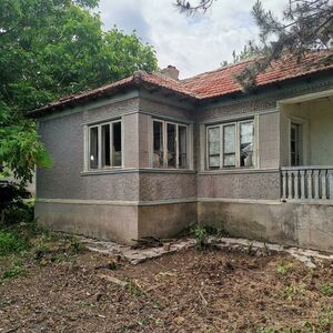 House near Shabla and 6 Km from the sea with 1800m² Land 