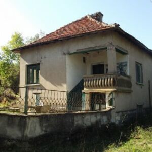 Bulgaria Property Finder (Countryside property with plot of 