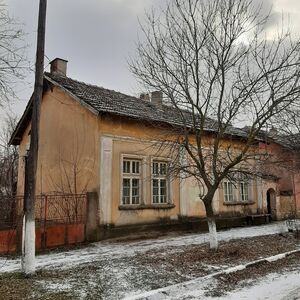 Country house with plot of land located in proximity to park