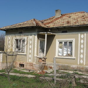 (Bulgaria Property Finder) lovely house with 1740 sqm of lan