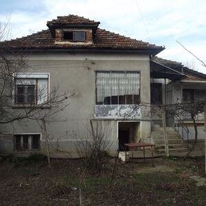 Old rural house with annex, garage and big yard in a village