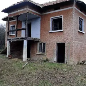  Old country house with authentic architecture, spacious yar