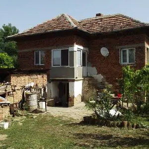 Partially renovated country house with plot of land situated
