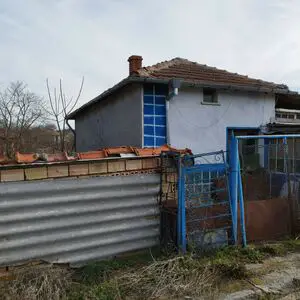 One-story house for sale with a large yard in the village of