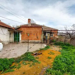  One-story house with a large yard in the village of Lesovo